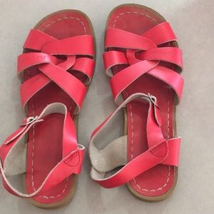 Sassy red Saltwater sandals women’s 9
